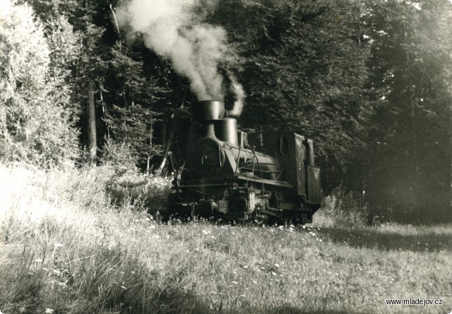 Fotografie V pravidelné službě sloužila parní lokomotiva č. 5 v&nbsp;Mladějově od roku 1929 až do roku 1991.