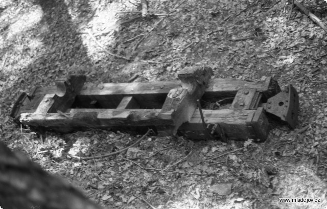 Fotografie Poslední fotky jsou asi z&nbsp;oblasti Vekslu, kde se do 90. let vyskytovaly pozůstatky původních dřevěných vozů. Tyto vozy se do dnešních dnů nedochovaly.