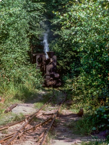 Fotografie Parní lokomotiva č. 1 právě vjíždí do hřebečského areálu…