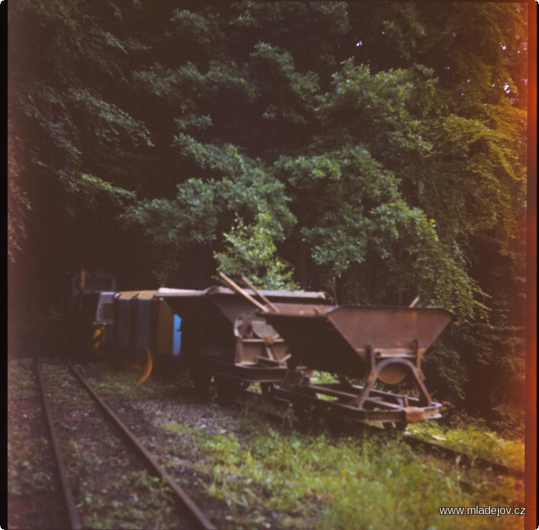 Fotografie Ty sloužily buď pro lehkou údržbu trati nebo stahovaly vadné vozy vyřazené za jízdy z&nbsp;vlaku.