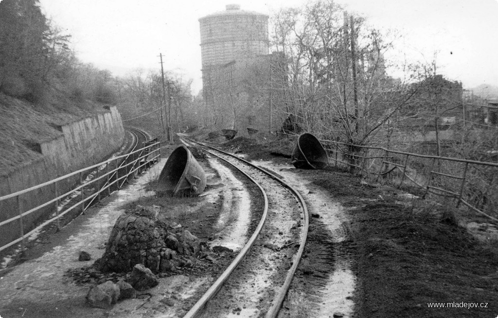 Fotografie Ještě jednou zátiší mostku přes vlečku do Králodvorských cementáren (dnešní Velkolom Čertovy schody).