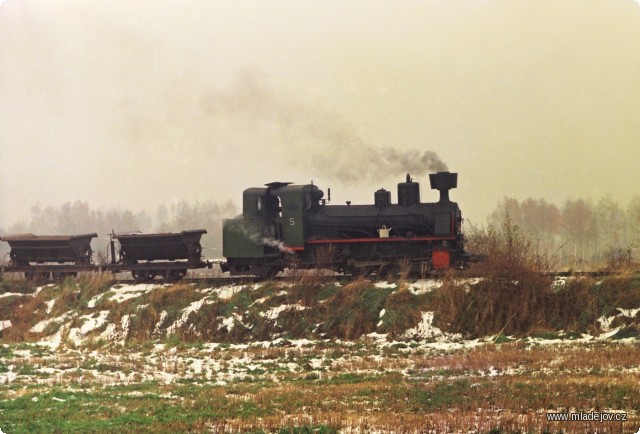 Fotografie Násep za přejezdem nad mladějovskou šamotkou.