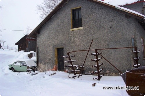 Fotografie A na tomto místě před občerstvením vznikne venkovní posezení
