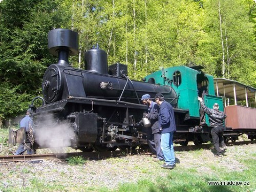 Fotografie V sobotu pára letos poprvé vyjela na trať