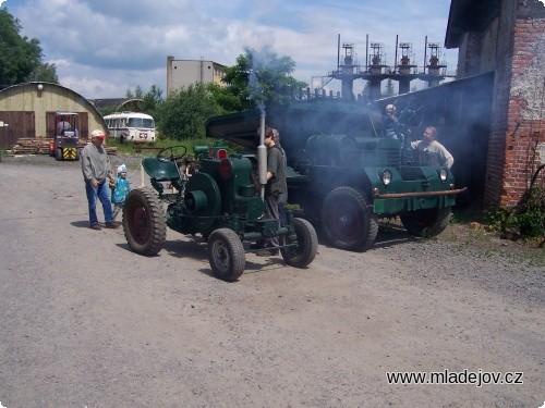 Fotografie Své obdivovatele si našel i traktor Svoboda DK 12 či nákladní automobil Dumper DR 50
