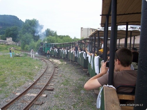 Fotografie Krátce před jedenáctou se vydal vlak na cestu
