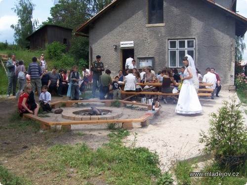 Fotografie Svatební hostina následovala ihned po návratu z&nbsp;jízdy
