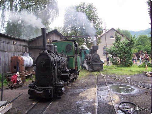 Fotografie Po letech byly v&nbsp;provozu obě parní lokomotivy vyrobené firmou Krauss-Linz v&nbsp;letech 1920 a 1929
