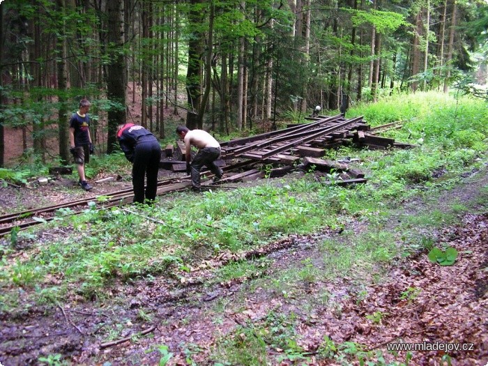 Fotografie Na Nové Vsi proběhla výměna poškozené výhybky
