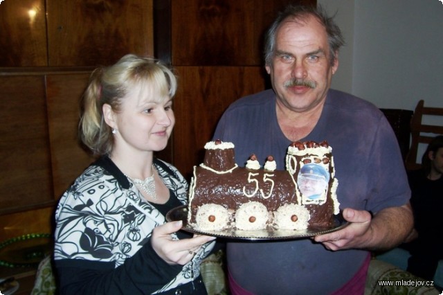 Fotografie Eva upekla Zdendovi ke kulatým narozeninám originální dort