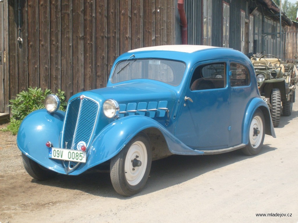 Fotografie Areál muzea byl plný historických automobilů účastníků orientačního závodu z&nbsp;Veteran Vehicle Clubu Konice.