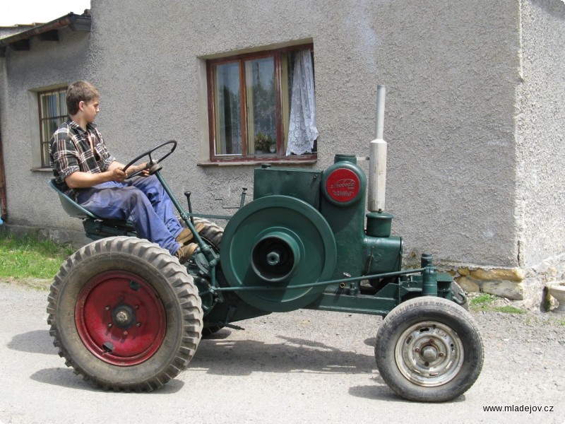 Fotografie Úspěšná zkouška traktoru Svoboda DK 12 z&nbsp;roku 1928 v&nbsp;pátek před „Historií v&nbsp;pohybu“. 
