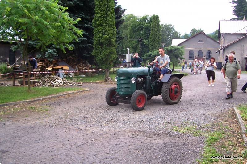 Fotografie Předváděcí jízda traktoru Zetor 15.