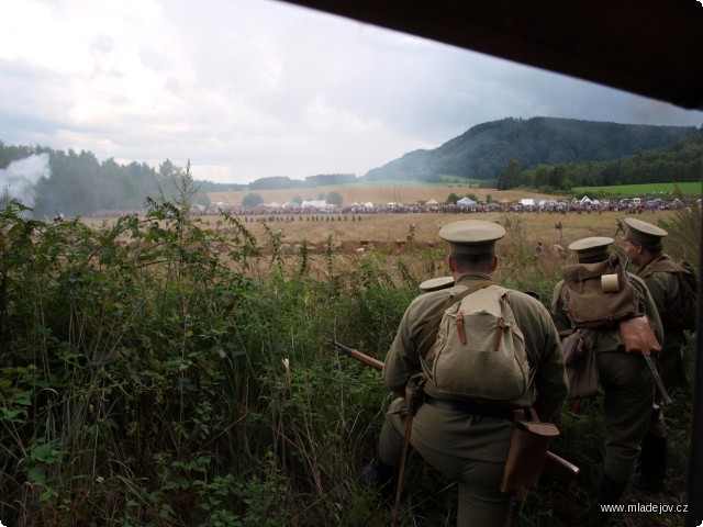 Fotografie Pohled na bojiště z&nbsp;pohledu zúčastněných vojáků.