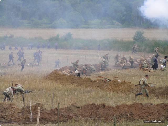 Fotografie Rakouská armáda nutí ruská vojska k&nbsp;ústupu. Nakonec dojde i k&nbsp;boji na bodáky.