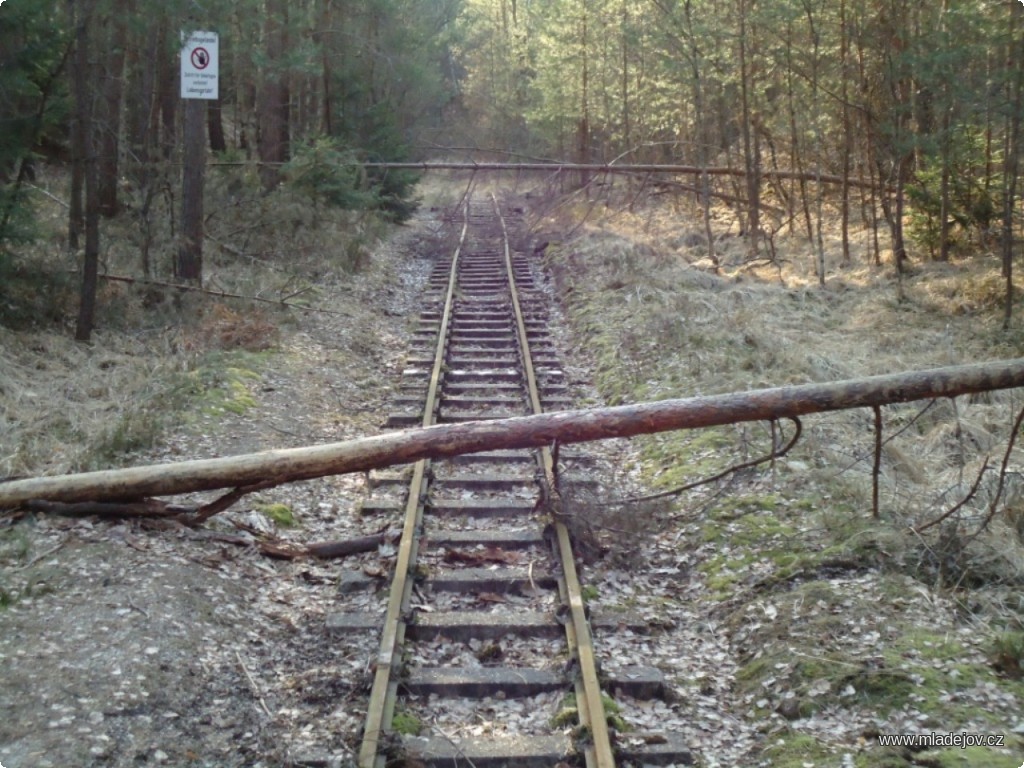 Fotografie Několik desítek metrů za výhybnou končí nejen údržba, ale i veškerá civilizace.
