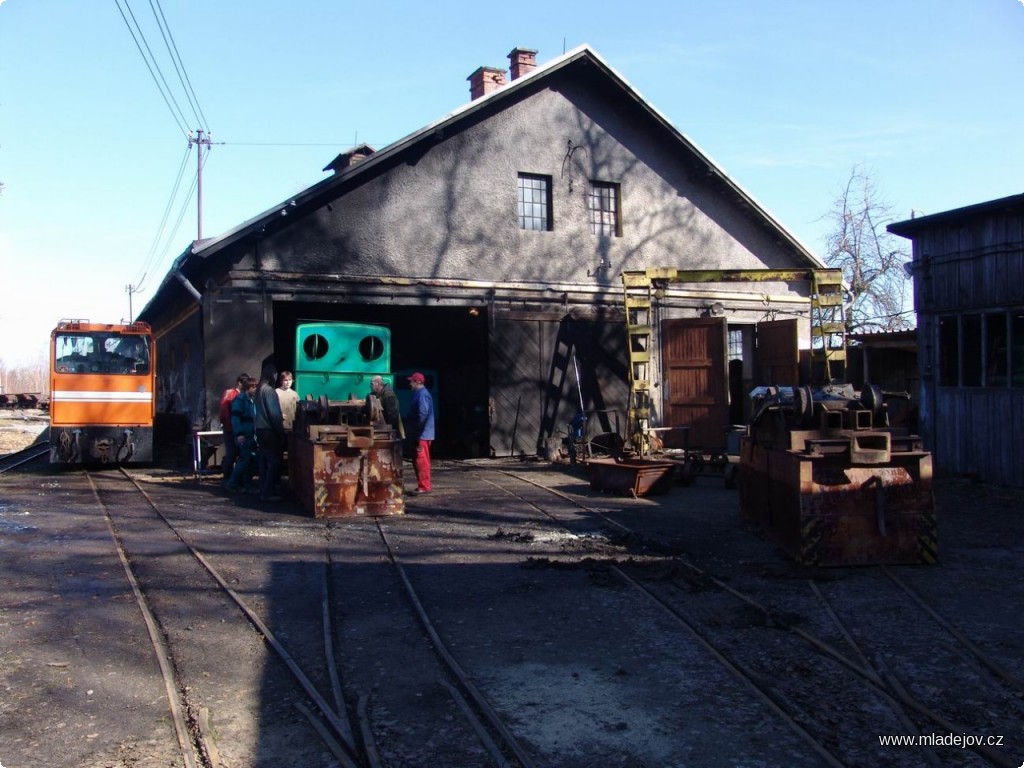 Fotografie Nejrychlejší způsob, jak se k&nbsp;podvozkům dostat a pohodlně na nich pracovat.