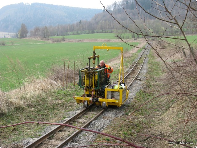 Fotografie Podbíječka si dobře poradila i v&nbsp;místech, kde to s&nbsp;čistotou štěrku už není ideální.