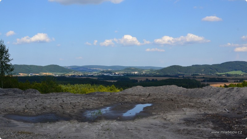 Fotografie A panoramatem Moravské Třebové z&nbsp;haldy hřebečského dolu se pro tentokrát rozloučíme.