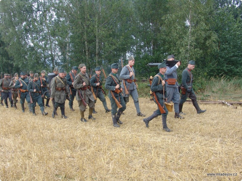 Fotografie … následováni zvítězivšími vojáky rakouské armády.