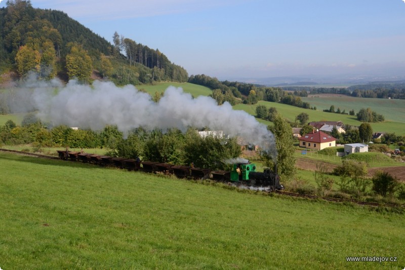 Fotografie Opět známé místo, tentokráte nazývané „Pod lanovkou“ podle toho, že nad těmito místy původně vedla visutá lanová dráha, která vozila vytěžené suroviny z&nbsp;překladiště „Na Vekslu“ dolů do šamotky.