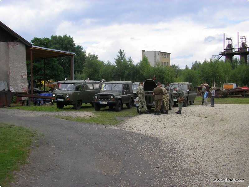 Fotografie V červenci do Mladějova zavítali členové klubu Veteran Military Vehicles Olomouc i se svým vozovým parkem.