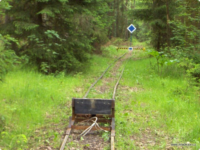 Fotografie Zábrany proti nedovoleným jízdám po trati.
