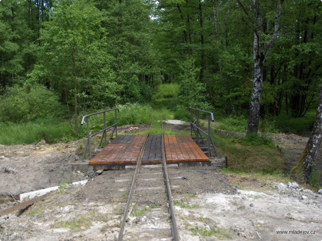 Fotografie Muzejní provoz sice v&nbsp;Kateřině končí, ale trať pokračuje dál na sever.
