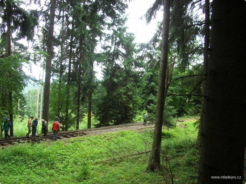 Fotografie Napojení na původní trať se blíží.