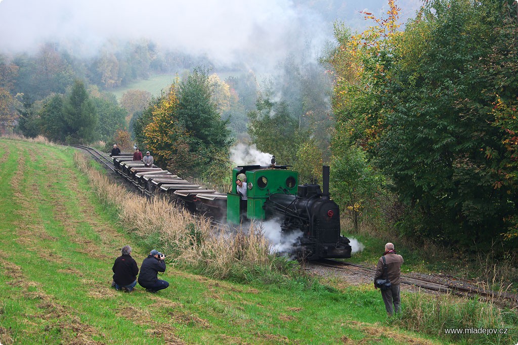 Fotografie Nad hájenkou v&nbsp;esíčku se také fotí. Výběr úhlů je tu pestrý, proto je toto místo tak oblíbené.