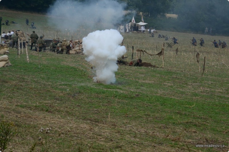 Fotografie Ruské vojsko se opevňuje v&nbsp;zákopech před protiútokem…