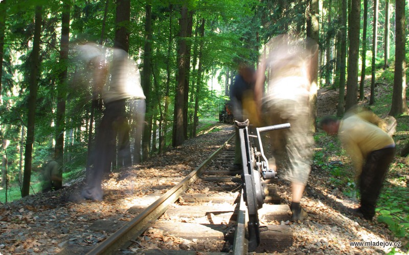 Fotografie Pracovní tempo je neskutečné a za den je zde téměř rychlodráha.