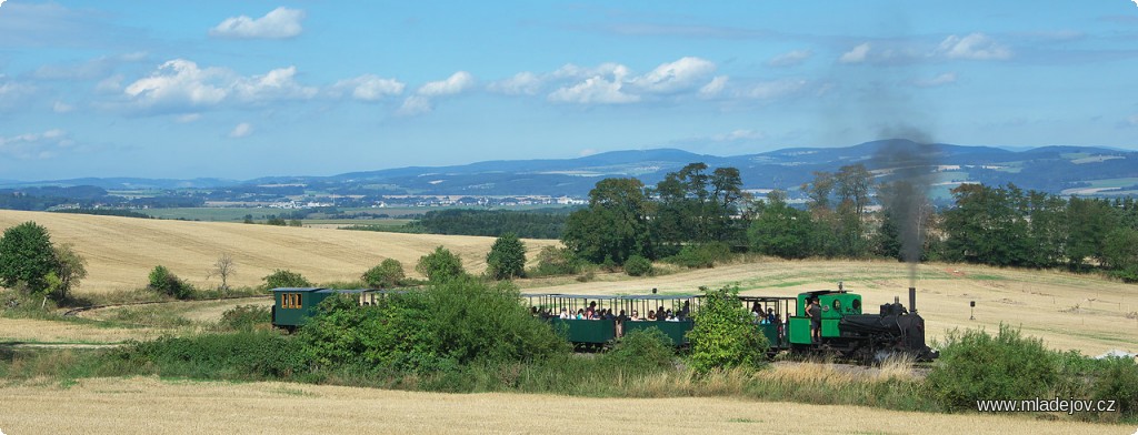 Fotografie Počasí nám vyšlo. Parní vlaky jezdily celý den plné a příznivá viditelnost dávala šanci pořídit fotografie s&nbsp;nádhernými panoramaty.