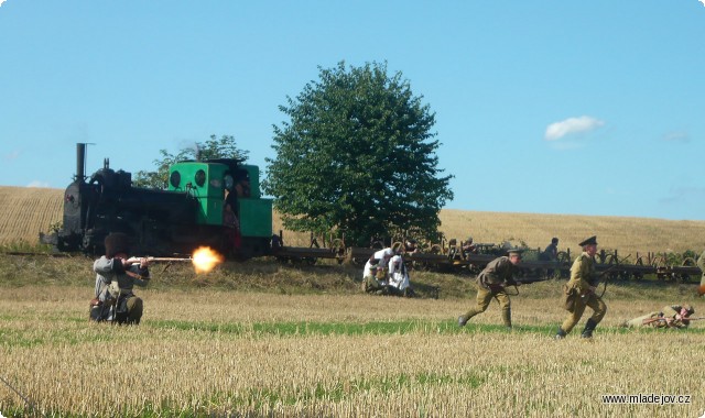 Fotografie Útok ze zálohy je zákeřnou zbraní ruských sil. Německé jednotky se v&nbsp;dobytých zákopech ještě ani neusadily a Rusům přichází posila.