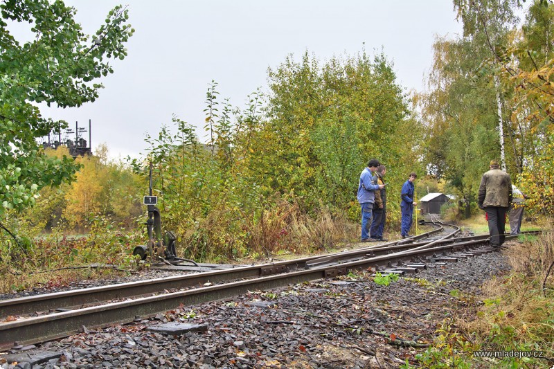 Fotografie Důkladné měření, přenášení plánů z&nbsp;papíru do reálného terénu…