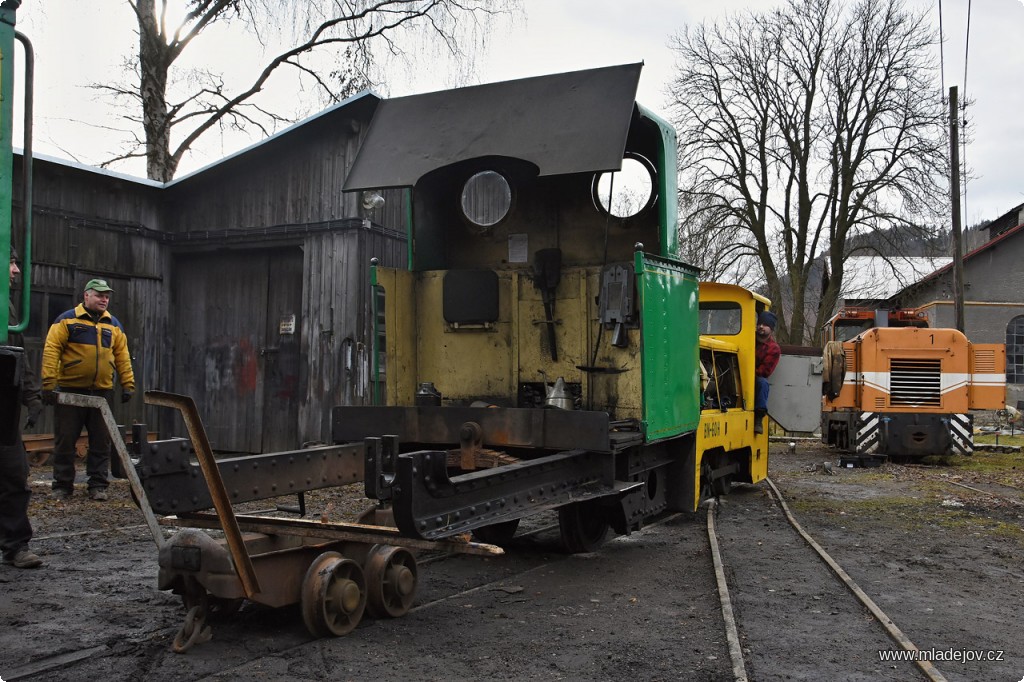 Fotografie Hned po jeho odpojení si jej převezme žlutá BN-60 H.