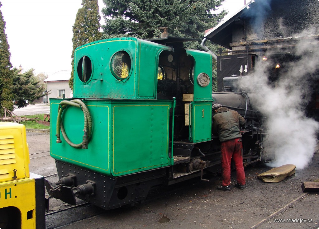 Fotografie Když je vše správně složeno a rozvod seřízen, je čas zatopit. První jízdy na konci dubna dopadly na výbornou a mašinka může s&nbsp;cestujícími beze strachu vyrazit 7. května 2016 vstříc další sezóně.