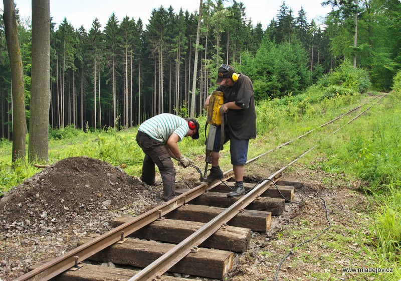 Fotografie Už jen dolaďujeme poslední úseky, zde před Udáneckou spojkou, zprovoznění až na Hřebeč je zase o&nbsp;něco blíž.