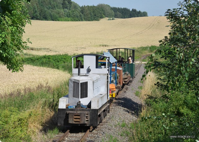 Fotografie Letos proběhlo úspěšné zprovoznění lokomotivy BNE 50 a lehčí pracovní vlaky jsou ideální na její vyzkoušení.