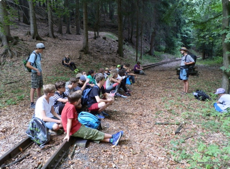 Fotografie Nakonec jsme ale došli ke trati mladějovské drážky a po ní do Mladějova.