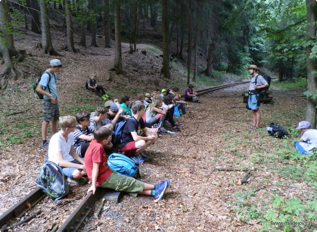 Fotografie Nakonec jsme ale došli ke trati mladějovské drážky a po ní do Mladějova.