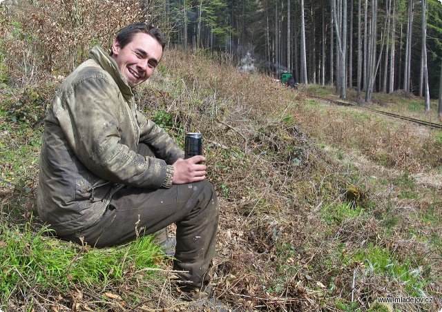 Fotografie Čekáme na sluníčko a strojvedoucí Faura to má těžce na háku.