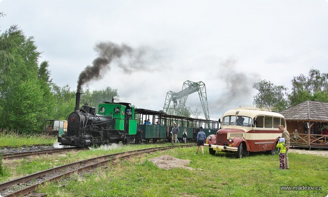 Fotografie Poslední dnešní pohled na setkání legend. Praga RND a Krauss-Linz 7485 pózují před svým odjezdem.