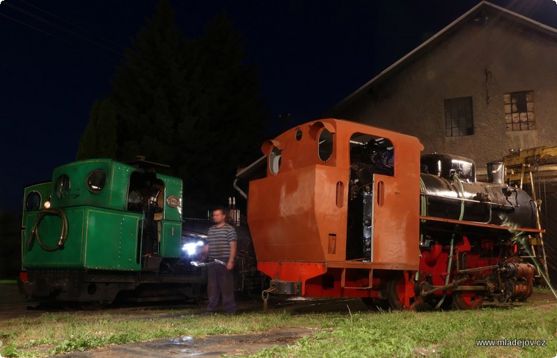 Fotografie Před výtopnou při večerním focení.