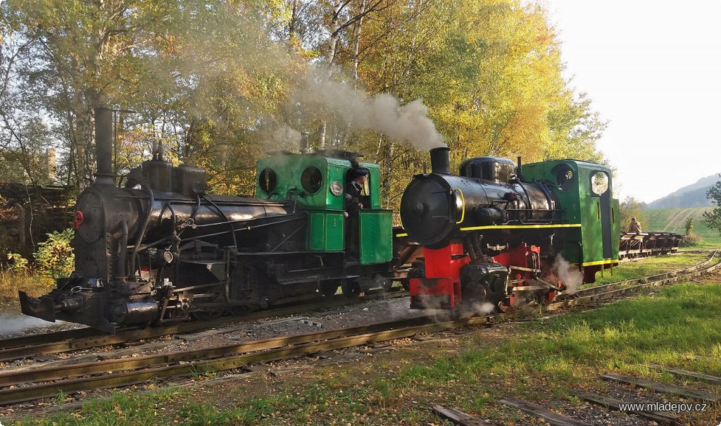 Fotografie Předávání nákladní soupravy na polním nádraží.