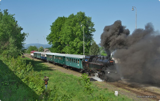 Fotografie Odjezd „velké“ páry směr Chornice a Brno s&nbsp;větrem v&nbsp;zádech.