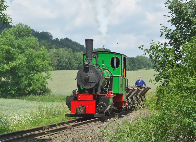 Fotografie Parní krasavice nad areálem.