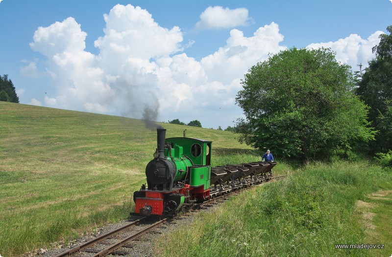 Fotografie Třetí průjezd mezi loukami nad Mladějovem. Při prvním a druhém sluníčko trošku stávkovalo.