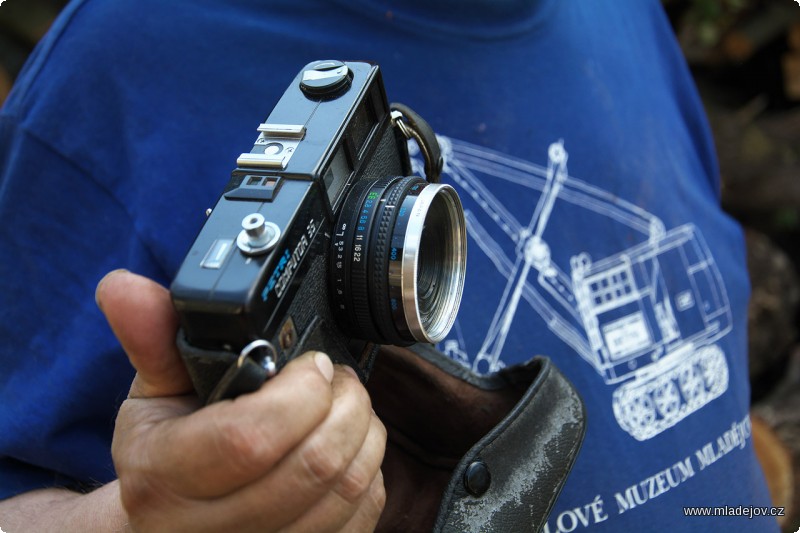 Fotografie Příležitost vyfotit si „Henšlíka“, jak mu ve Zbýšově říkají, je zajímavá pro všechny.