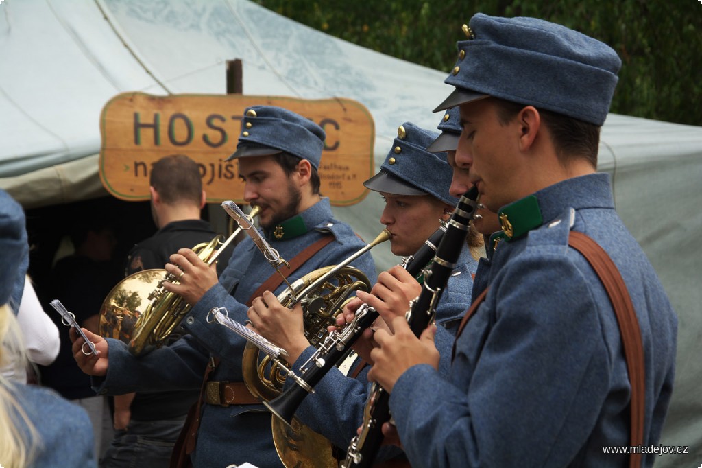 Fotografie … či vystoupení posádkové muziky.